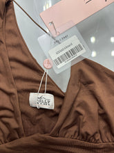 Cargar imagen en el visor de la galería, Brown Crop Top
